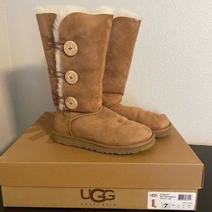 Ugg Bailey Triple Button.